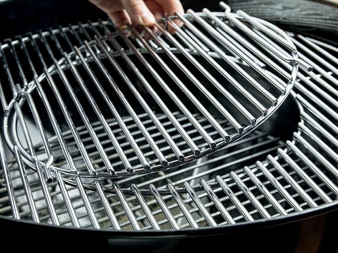 Weber Master-Touch Charcoal Grill, 22-Inch, Black – Premium Outdoor BBQ Grill with Tuck-Away Lid Holder & One‑Touch™ Cleaning System, Porcelain‑Enameled Kettle