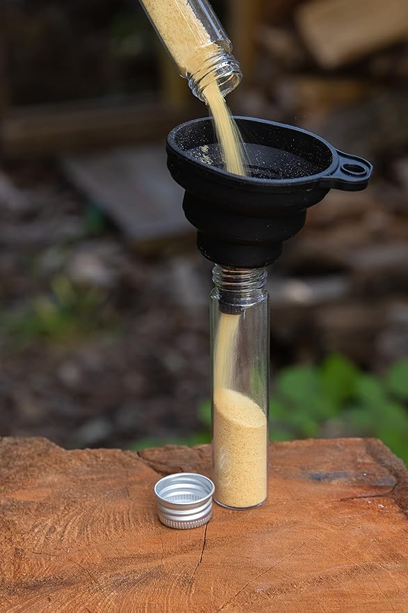 BLEEKER & RÖWE Bushcraft Camping Spice Kit Portable with Glass Jars, Funnel and Carabiner Great for Backpack and Travel Glamping Camping Gifts