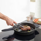 Navaris Cast Iron Skillet - 12"(30cm) Pre-Seasoned Frying Pan with Helper Handle & Silicone Holders, Pour Spouts, for Oven, Stovetop, Grill & Campfire, Heavy-Duty, Even-Heating