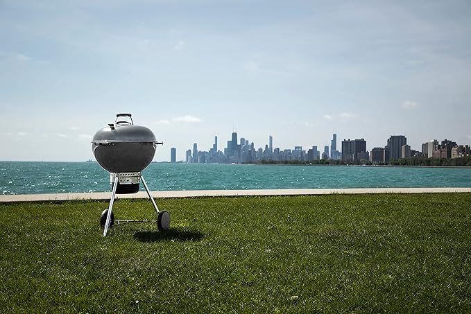 Weber Master-Touch Charcoal Grill, 22-Inch, Smoke – Premium Outdoor BBQ Grill with Tuck-Away Lid Holder & One‑Touch™ Cleaning System, Porcelain‑Enameled Kettle